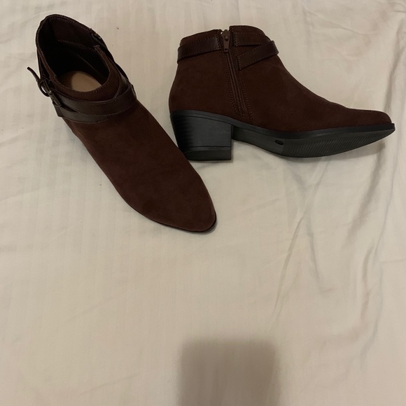 JustFab size 7 booties - Picture 2 of 5